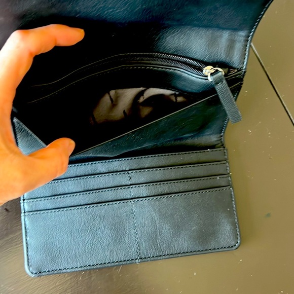 Simply Vera VeraWang, small leather boxed envelope wallet - Picture 4 of 7